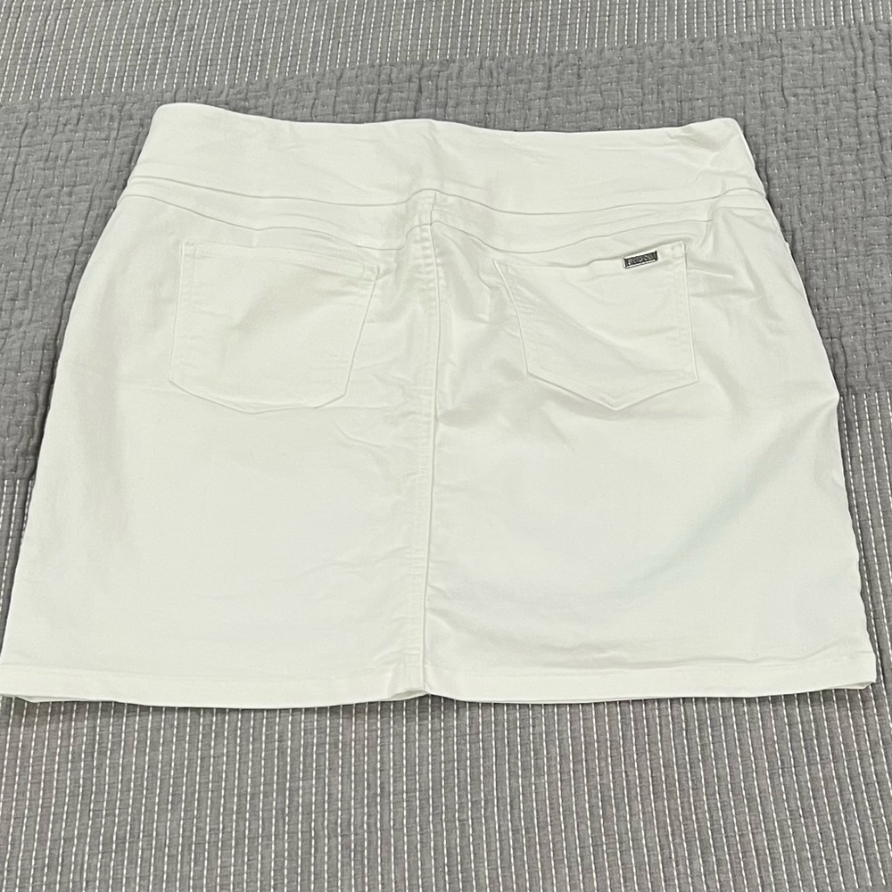 Chic White Mini Skirt/ Skort  for Women, SIZE XL - Picture 4 of 8